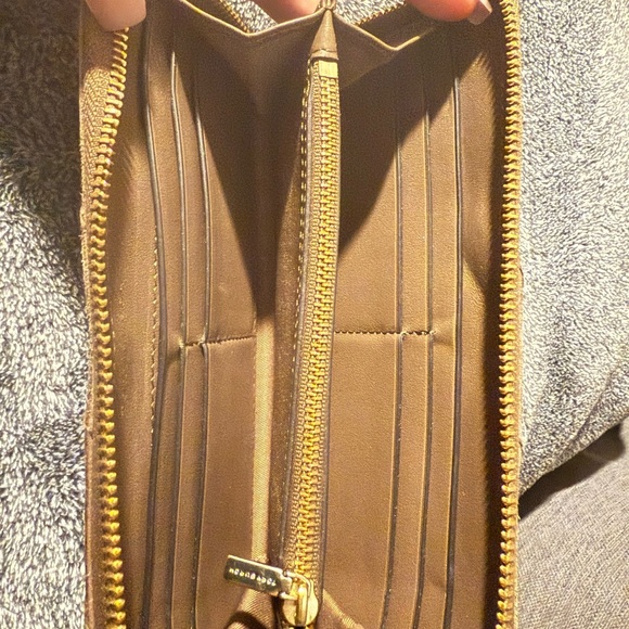 Tory Burch Tan Quilted Wallet - Picture 5 of 8